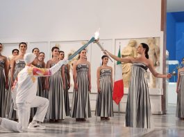 Accesa a Olimpia la fiamma olimpica di Milano-Cortina 2026