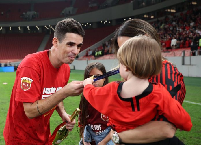 (SP)CHINA-SHANGHAI-FOOTBALL-CSL-SHANGHAI PORT-CHAMPION (CN)