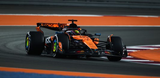 Sabato perfetto per Piastri in Qatar, vince la sprint e conquista la pole. Notte fonda Ferrari