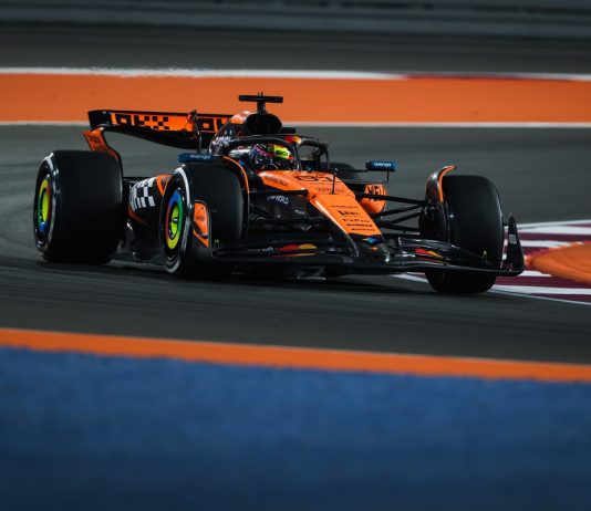 Piastri vince la sprint race del Gp del Qatar, notte fonda Ferrari