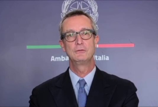 إطلاق نشرة “فرص من تونس”.. والسفير بروناس: شراكة متينة