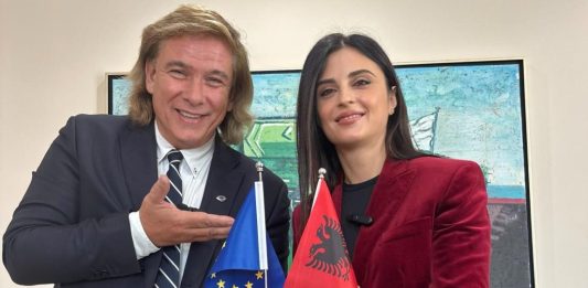 Su Rai Italia arriva “Port to Port”, la nuova rubrica condotta da DJ Onofri