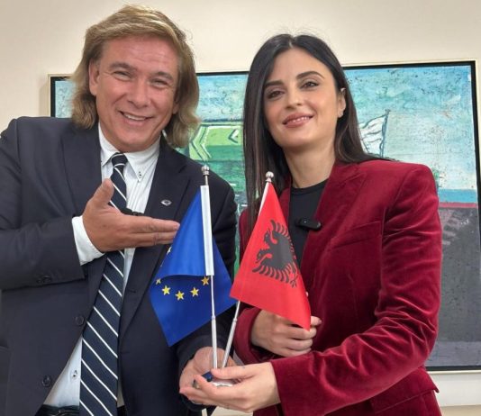 Su Rai Italia arriva “Port to Port”, la nuova rubrica condotta da DJ Onofri