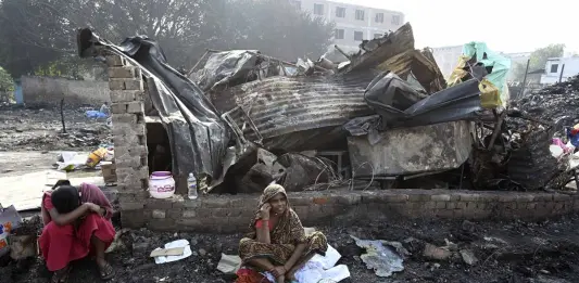 Auto esplode vicino a una stazione della metro a Nuova Delhi, almeno 8 morti