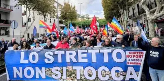 Corteo “No Ponte” a Messina, “Stop a devastazione e spreco risorse”. Schlein “Progetto sbagliato e dannoso”