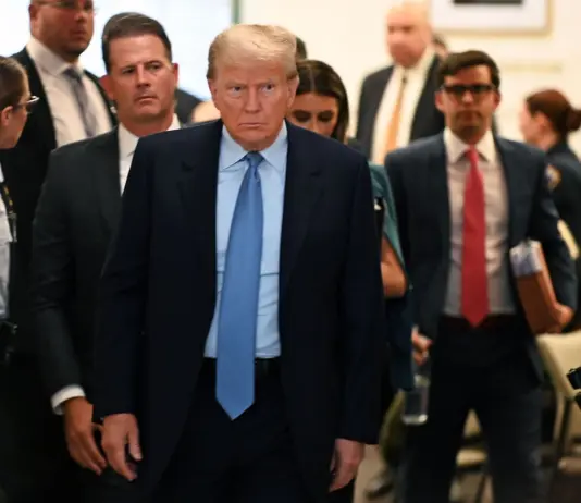 Diffuse nuove email di Epstein “Trump per ore a casa mia con una delle ragazze”