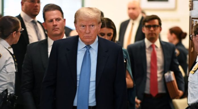 Il fantasma di Epstein fa tremare la Casa Bianca di Trump