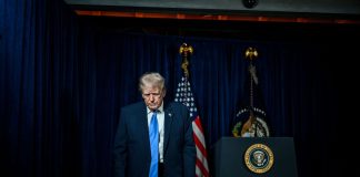 Trump sull’orlo di una crisi di nervi ma l’America non è “stupid”