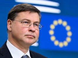 Dombrovskis “Le previsioni dell’Ue mostrano che il deficit dell’Italia scenderà sotto il 3%”