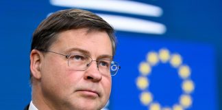 Dombrovskis “Le previsioni dell’Ue mostrano che il deficit dell’Italia scenderà sotto il 3%”