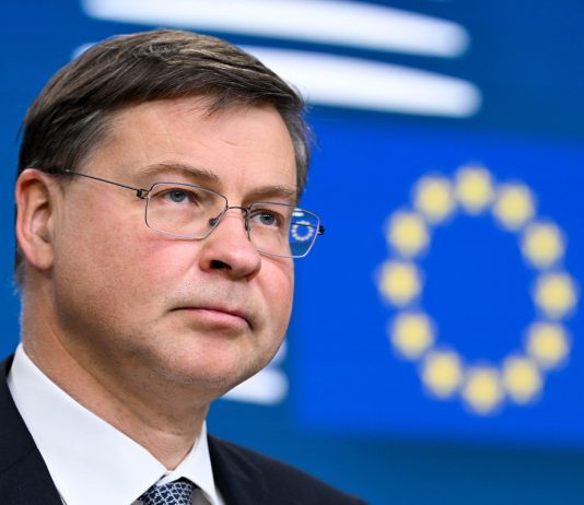 Dombrovskis “Le previsioni dell’Ue mostrano che il deficit dell’Italia scenderà sotto il 3%”
