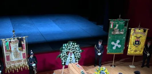 A Milano l’ultimo saluto a Ornella Vanoni, oltre in 5.000 alla camera ardente del Piccolo Teatro Grassi / Foto e Video