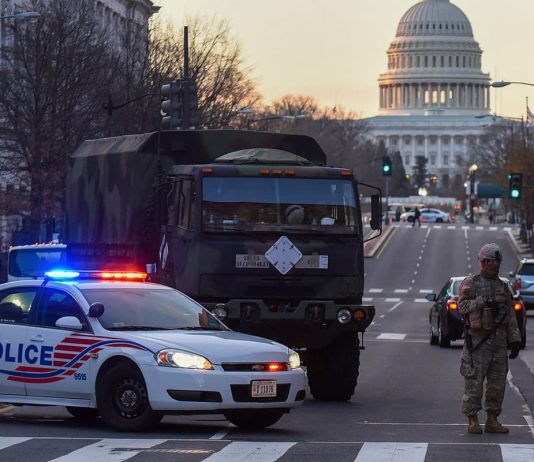 Spari vicino alla Casa Bianca, colpiti due militari della Guardia Nazionale. Fermato un sospettato. Trump “Quell’animale pagherà un prezzo altissimo”