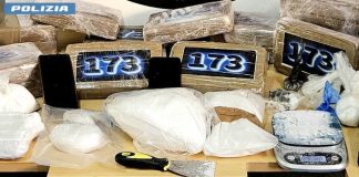 Maxi sequestro di droga a Roma, padre e figlio arrestati con 36kg di cocaina