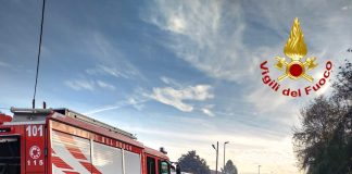 Scontro tra auto e scuolabus nel Torinese: un morto e 20 feriti