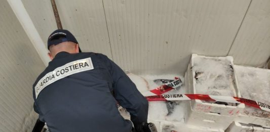 Blitz della Guardia Costiera contro la pesca illegale a Cagliari, sanzioni di 30 mila euro