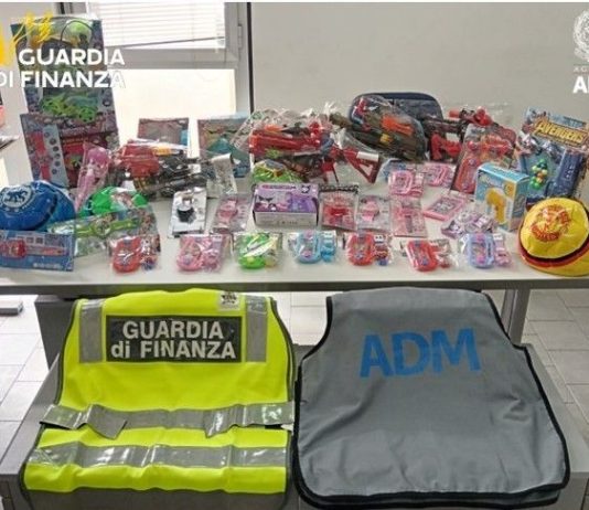 Merce contraffatta al Porto Canale di Cagliari, sequestrati oltre 8.500 articoli falsi