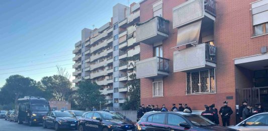 Roma, sgomberati altri undici appartamenti occupati abusivamente / Video