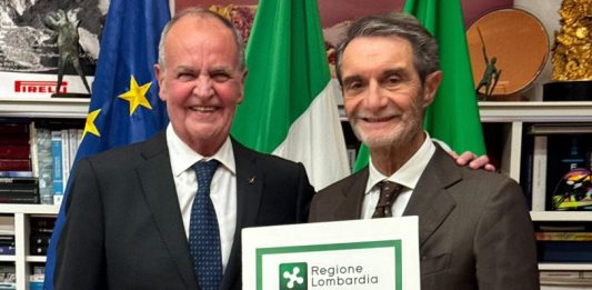 Fontana firma la pre-intesa sull’Autonomia differenziata e ricorda Roberto Maroni