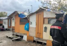 Blitz dei Carabinieri nel campo Rom di Napoli Poggioreale, denunce e sequestri