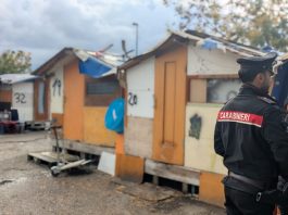 Blitz dei Carabinieri nel campo Rom di Napoli Poggioreale, denunce e sequestri