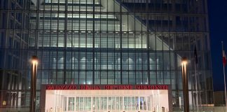 Violenza sulle donne, il Grattacielo della Regione Piemonte si illumina di arancione