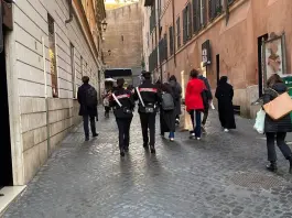 Stretta dei Carabinieri contro furti e borseggi a Roma, 14 arresti