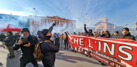 Ex Ilva, a Genova secondo giorno di blocco. Urso convoca un incontro per il 28 novembre