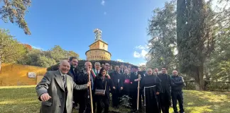 Fiasconaro porta la manna delle Madonie nei Giardini Vaticani, piantati due frassini