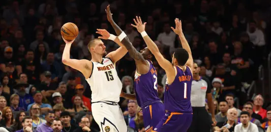Jokic trascina Denver, Golden State supera New Orleans nella notte Nba. Toronto ko