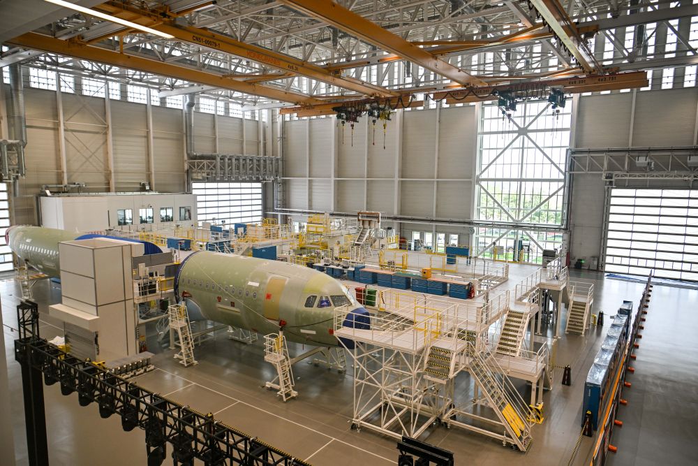 (251022) -- TIANJIN, Oct. 22, 2025 (Xinhua) -- This photo shows Airbus' second Final Assembly Line (FAL) for A320 family aircraft in Tianjin, north China, Oct. 22, 2025.<br />
Airbus on Wednesday inaugurated its latest Final Assembly Line (FAL) for A320 family aircraft in the northern Chinese port city of Tianjin, the second of its kind in both China and Asia as a whole. (Xinhua/Sun Fanyue)