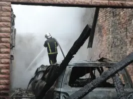 Ucraina, attacco russo con 122 droni. Zelensky: “Abbiamo bisogno di soluzioni concrete”