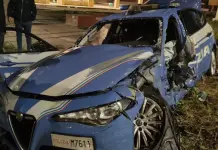 Volante si scontra con un’auto nel Napoletano: morto un poliziotto, un altro è in terapia intensiva. Arrestato l’automobilista fuggito