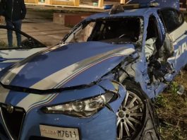 Volante si scontra con un’auto nel Napoletano: morto un poliziotto, un altro è in terapia intensiva. Arrestato l’automobilista