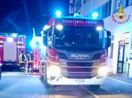 A Roma fiamme in un capannone abitato da 200 senza fissa dimora, tre intossicati