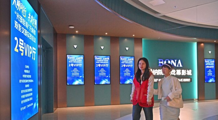 Cina: progetto “Cinema di Luce” porta in sala persone con disabilità visive (1)