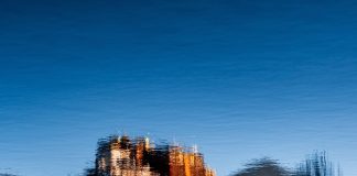 Cina: il suggestivo scenario mattutino del Palazzo del Potala a Lhasa (2)