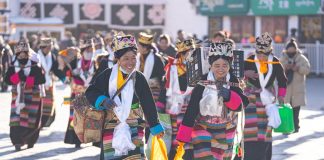 Cina: le immagini della “Festa della Donna” nello Xizang (1)