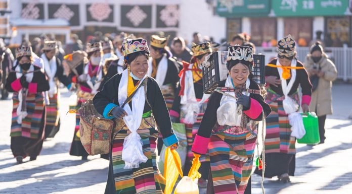Cina: le immagini della “Festa della Donna” nello Xizang (1)