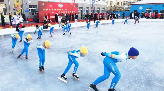 Cina: Heilongjiang, alunni impegnati in attività su ghiaccio e neve (1)
