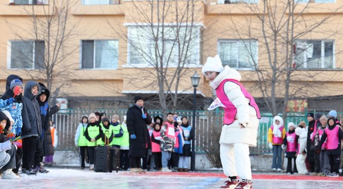 Cina: Heilongjiang, alunni impegnati in attività su ghiaccio e neve (2)