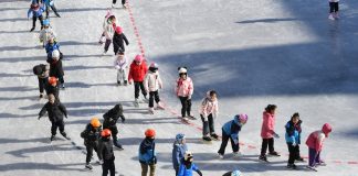 Cina: Heilongjiang, alunni impegnati in attività su ghiaccio e neve (3)