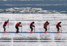 Cina: a Harbin in corso la raccolta del ghiaccio (3)