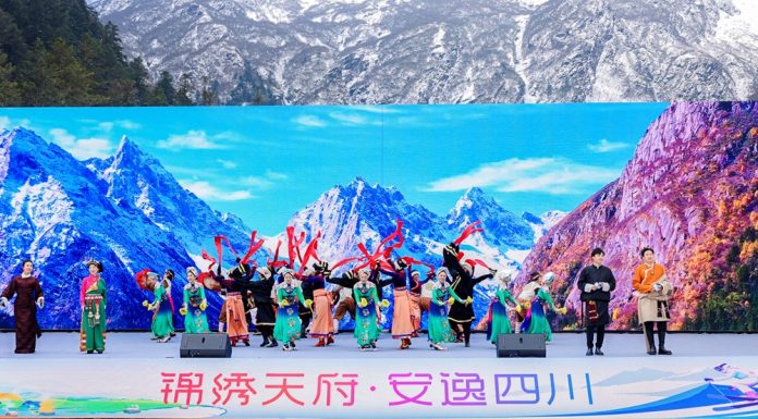 Cina: iniziata la stagione turistica invernale nel Sichuan (1)