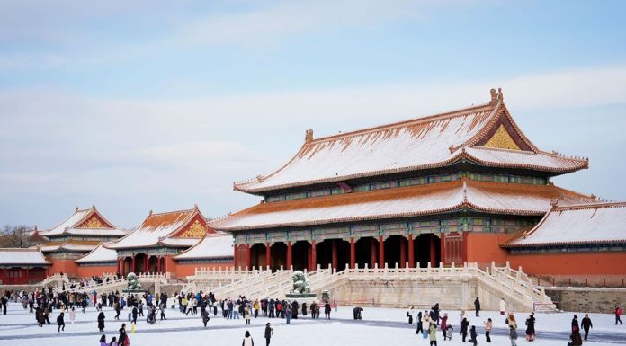 Cina: turisti visitano Museo del Palazzo di Pechino dopo una nevicata (2)