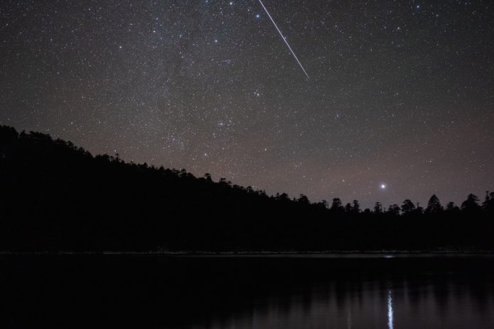 CHINA-SICHUAN-GEMINID METEOR SHOWER-SCENERY (CN)