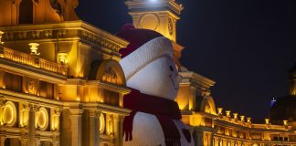 Cina: immagini del pupazzo di neve di Harbin alto 19 metri (1)