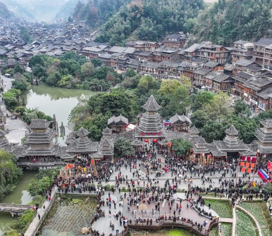 Cina: Capodanno Dong anima il villaggio di Zhaoxing nel Guizhou (1)