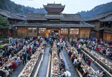 Cina: turismo culturale in crescita nel villaggio Dong di Zhaoxing (1)