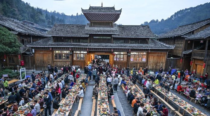 Cina: turismo culturale in crescita nel villaggio Dong di Zhaoxing (1)